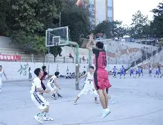 球员们正在为比赛做准备